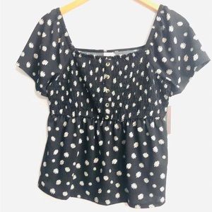 Women’s Top Daisy flowers print smocked off the shoulder flutter short sleeves.L